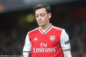 Ozil dàn khép lai cánh cửa thi đấu cho Arsenal