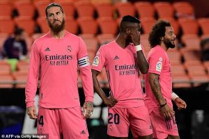 Hàng phòng ngự Real Madrid có trận đấu đáng quên